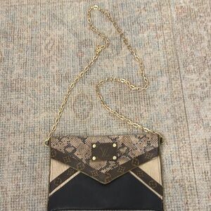 Elegant Black and Brown Crossbody Bag with Gold Chain